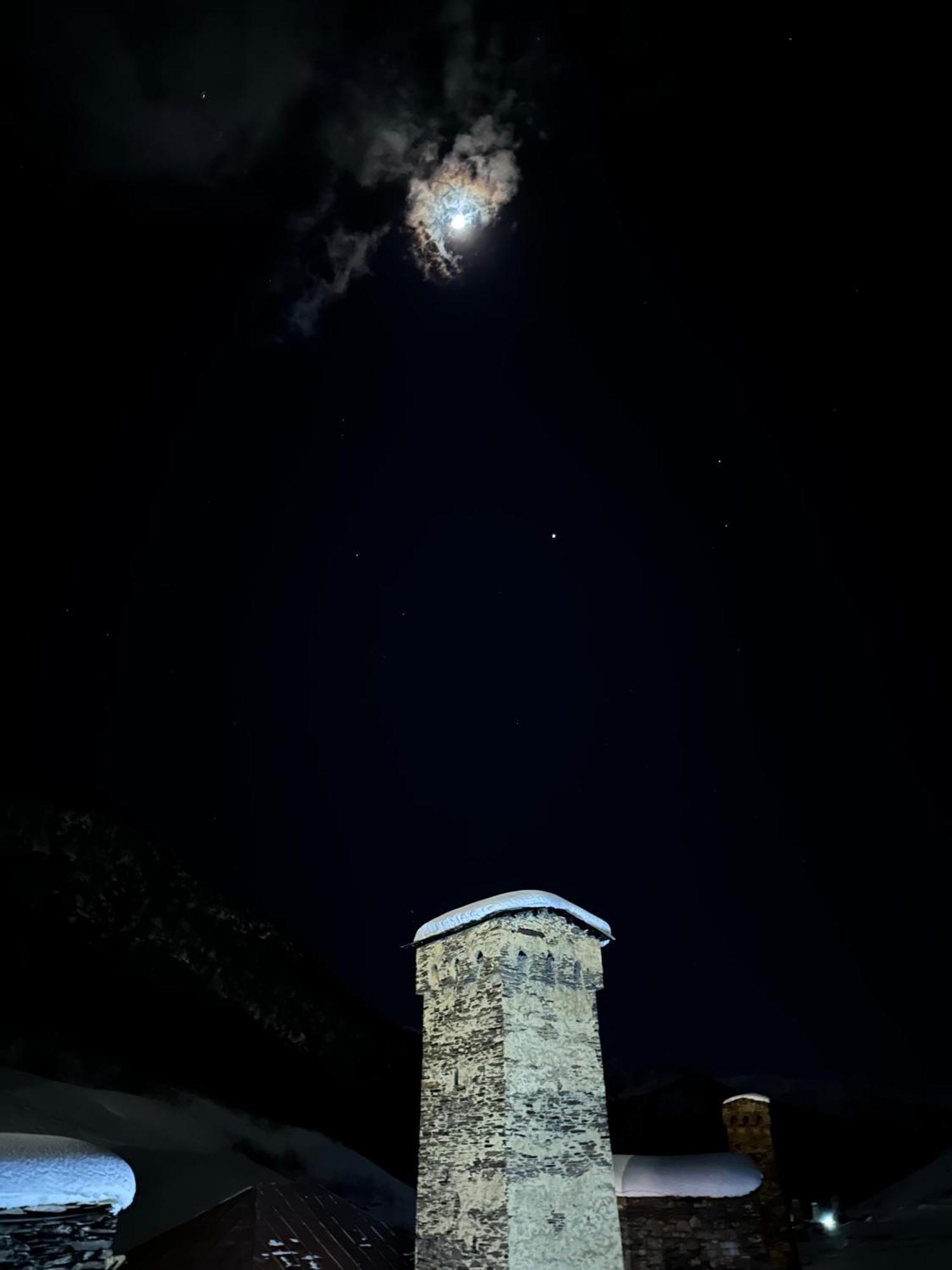 Old House Hotel Ushguli Exterior photo