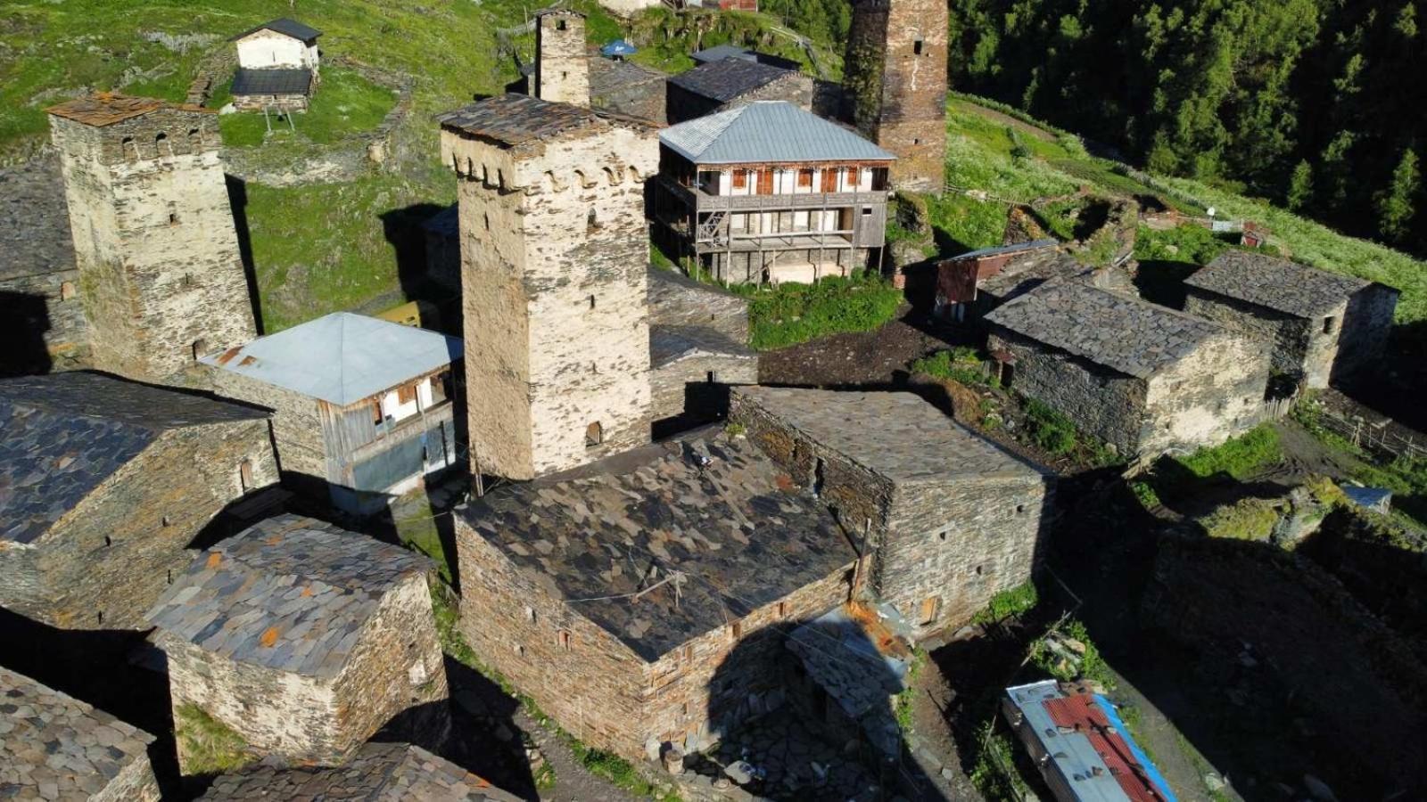 Old House Hotel Ushguli Exterior photo