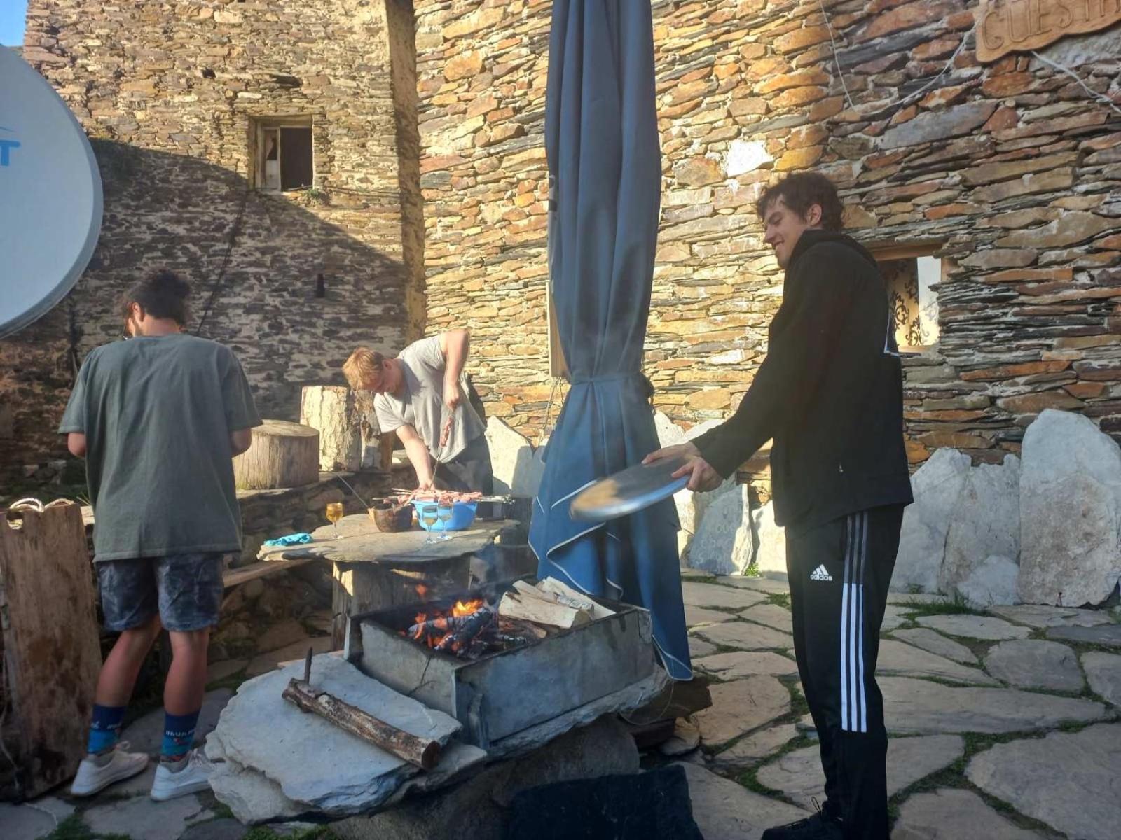 Old House Hotel Ushguli Exterior photo
