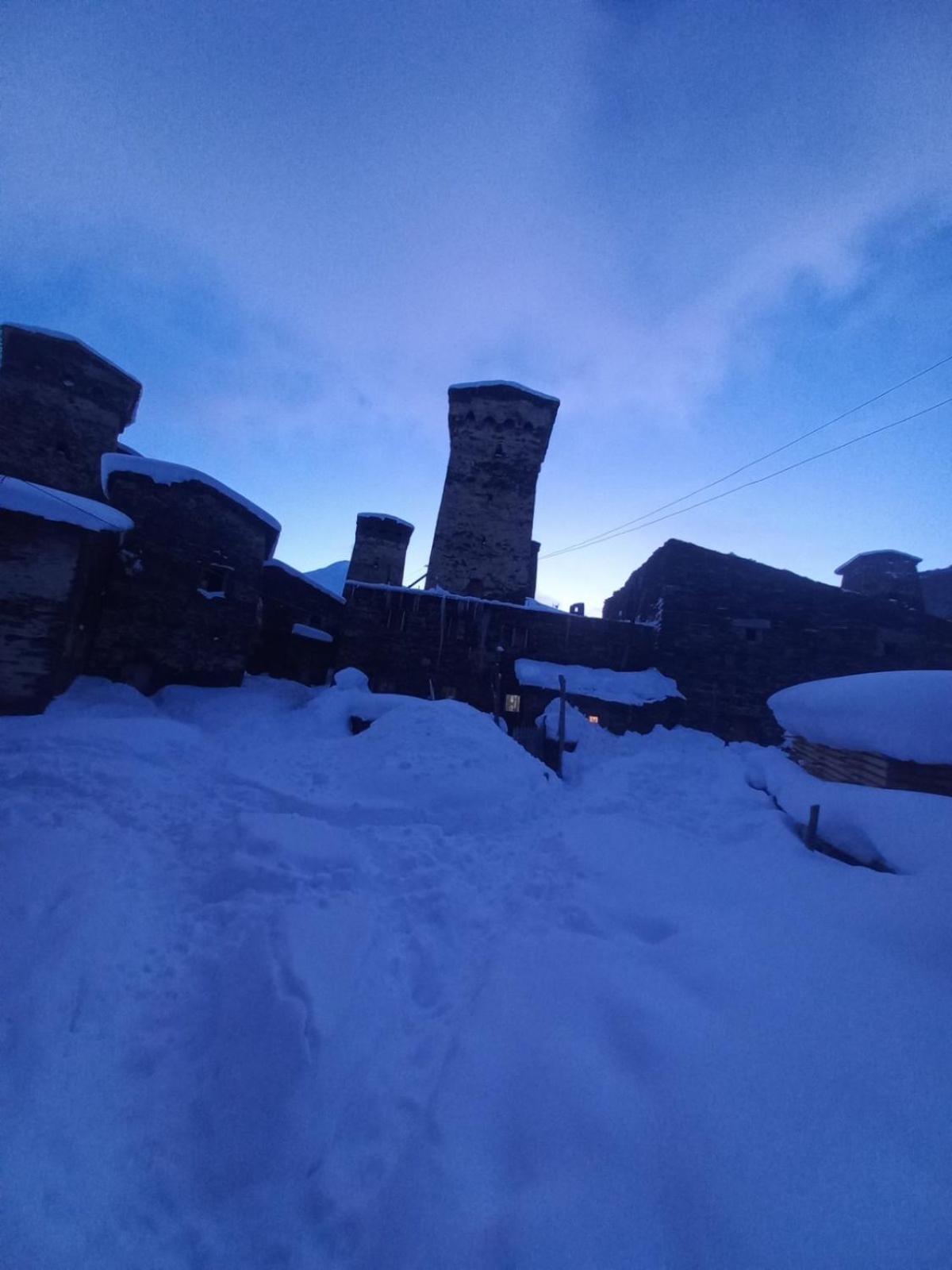 Old House Hotel Ushguli Exterior photo