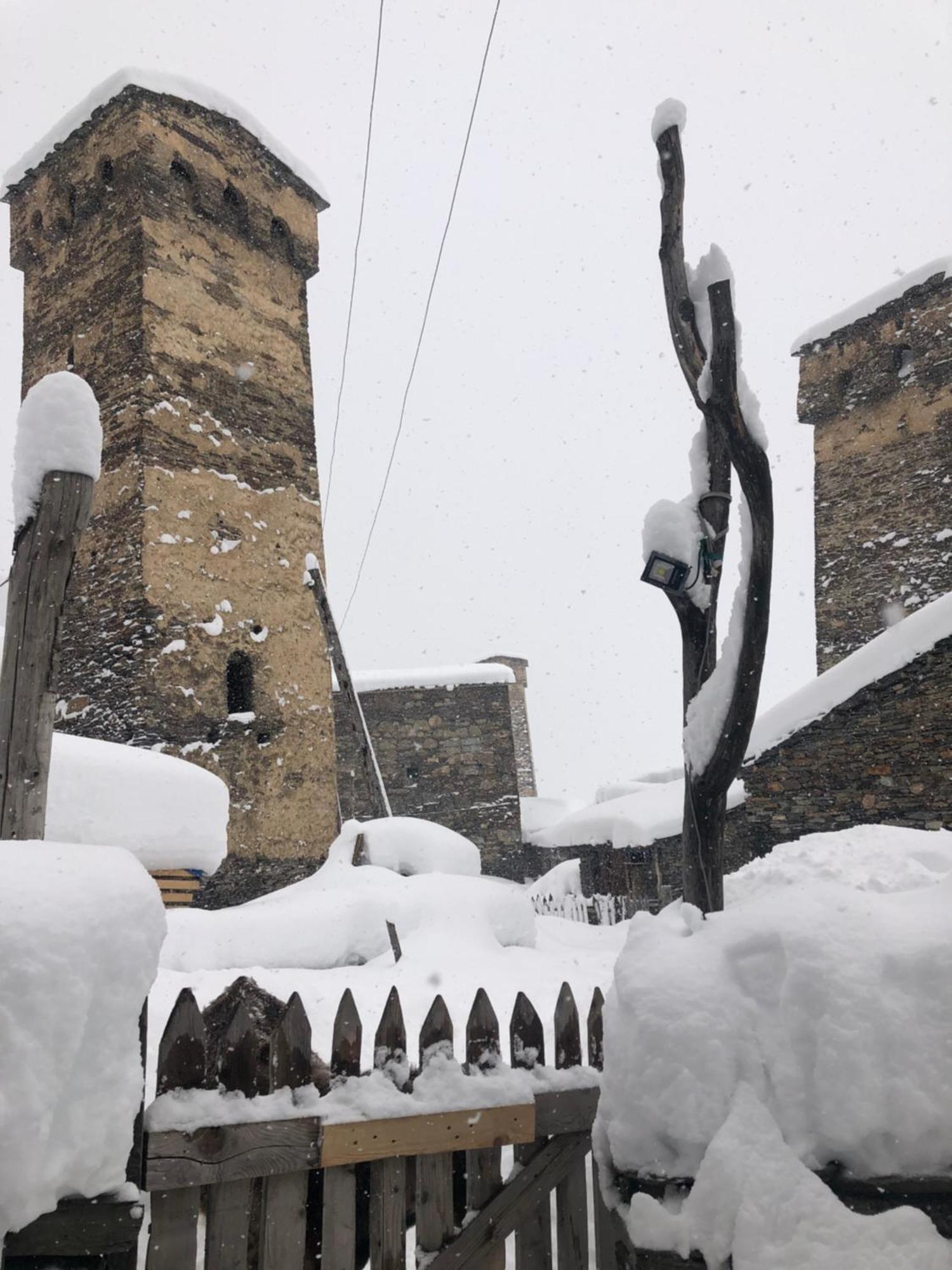 Old House Hotel Ushguli Exterior photo