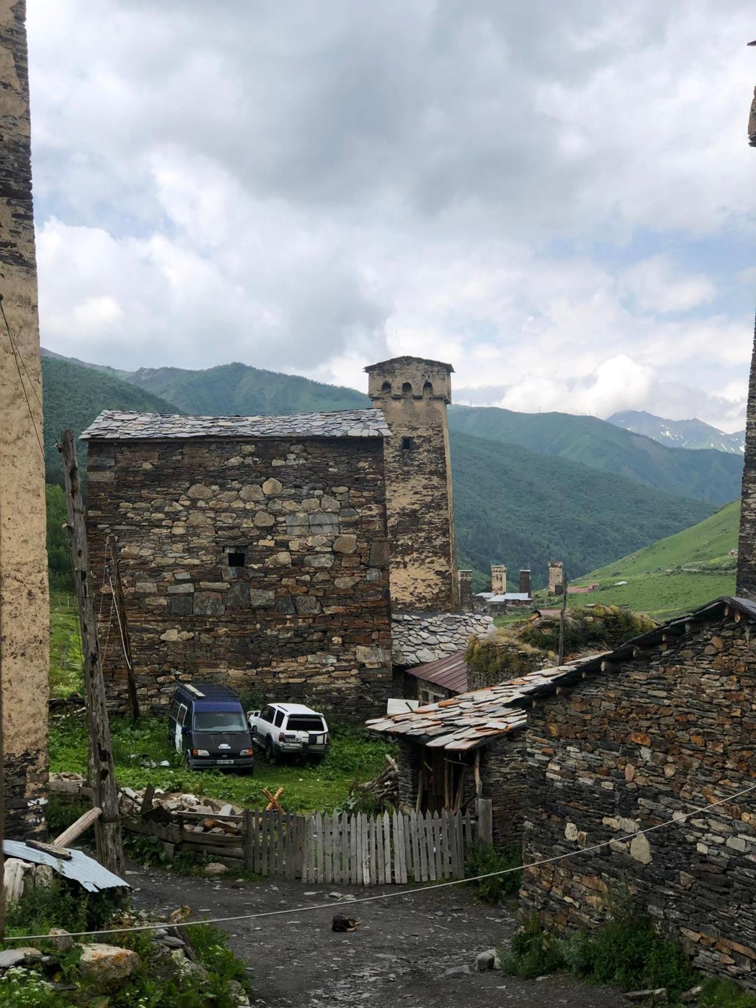 Old House Hotel Ushguli Exterior photo