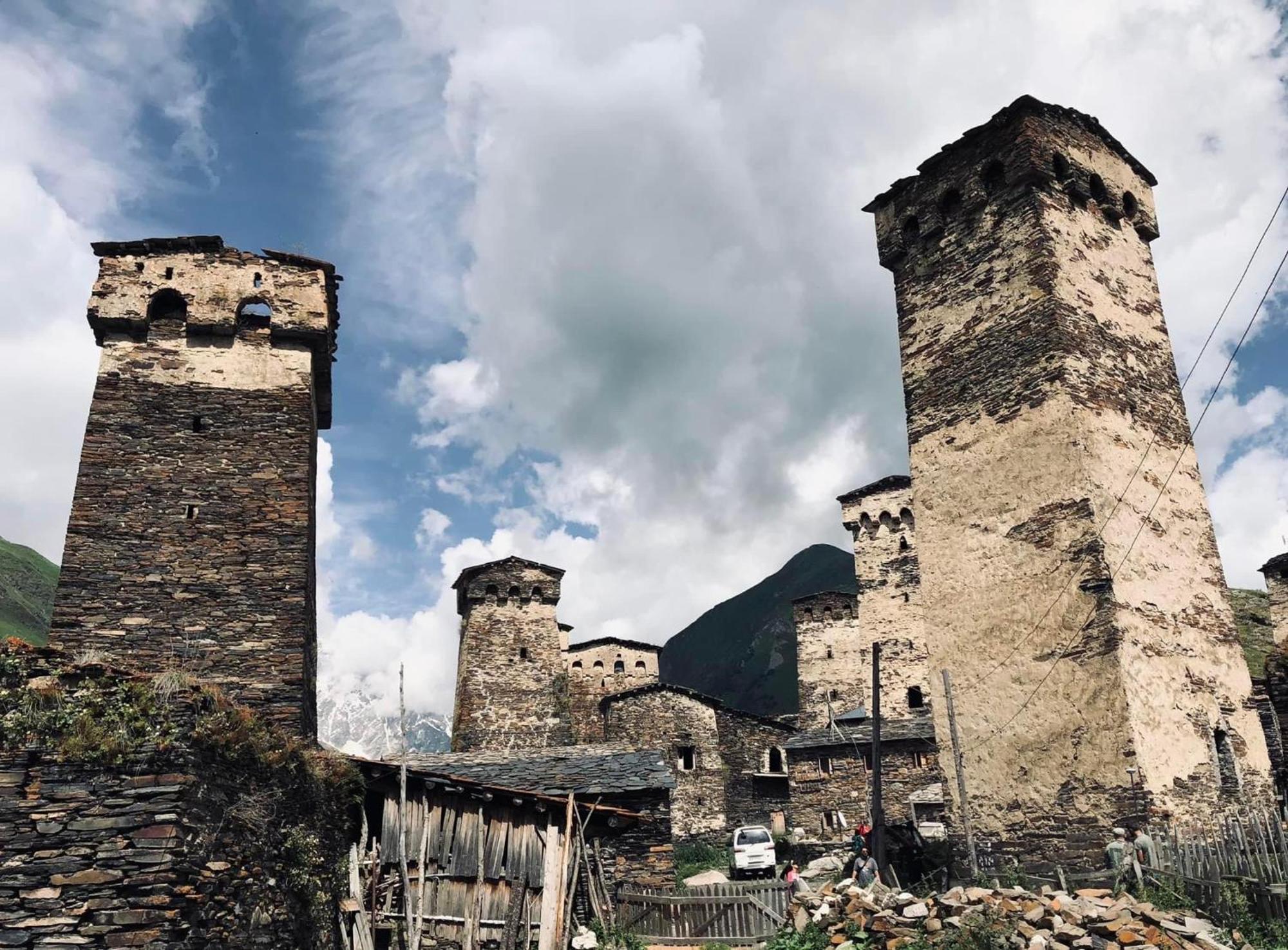 Old House Hotel Ushguli Exterior photo
