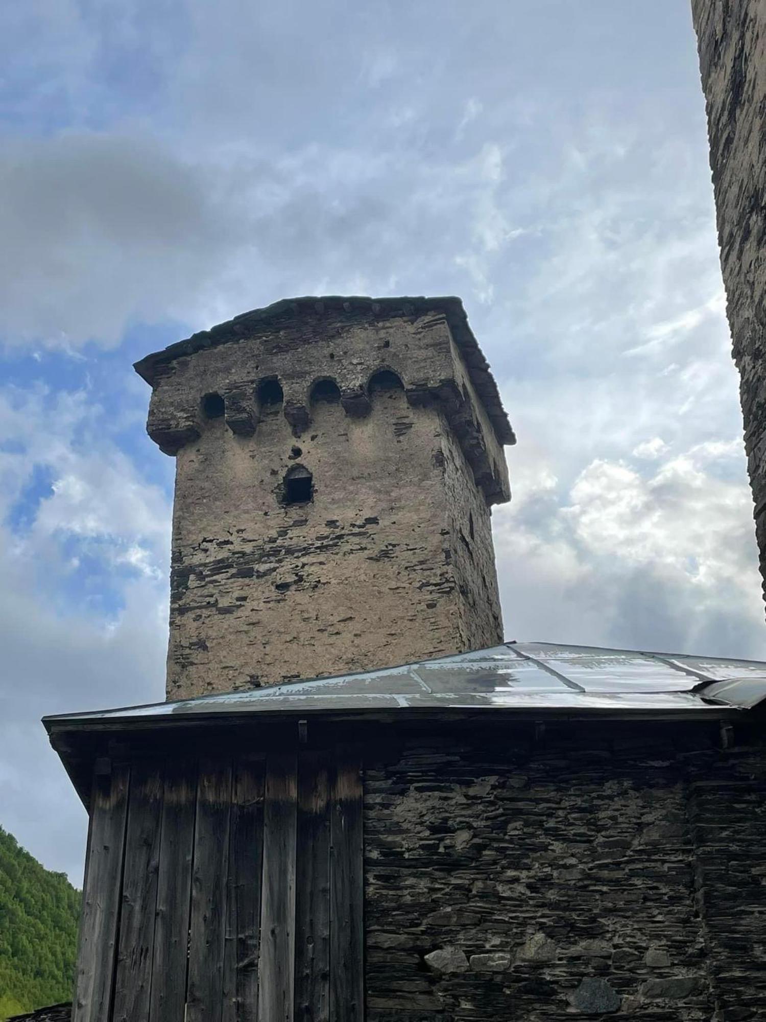 Old House Hotel Ushguli Exterior photo