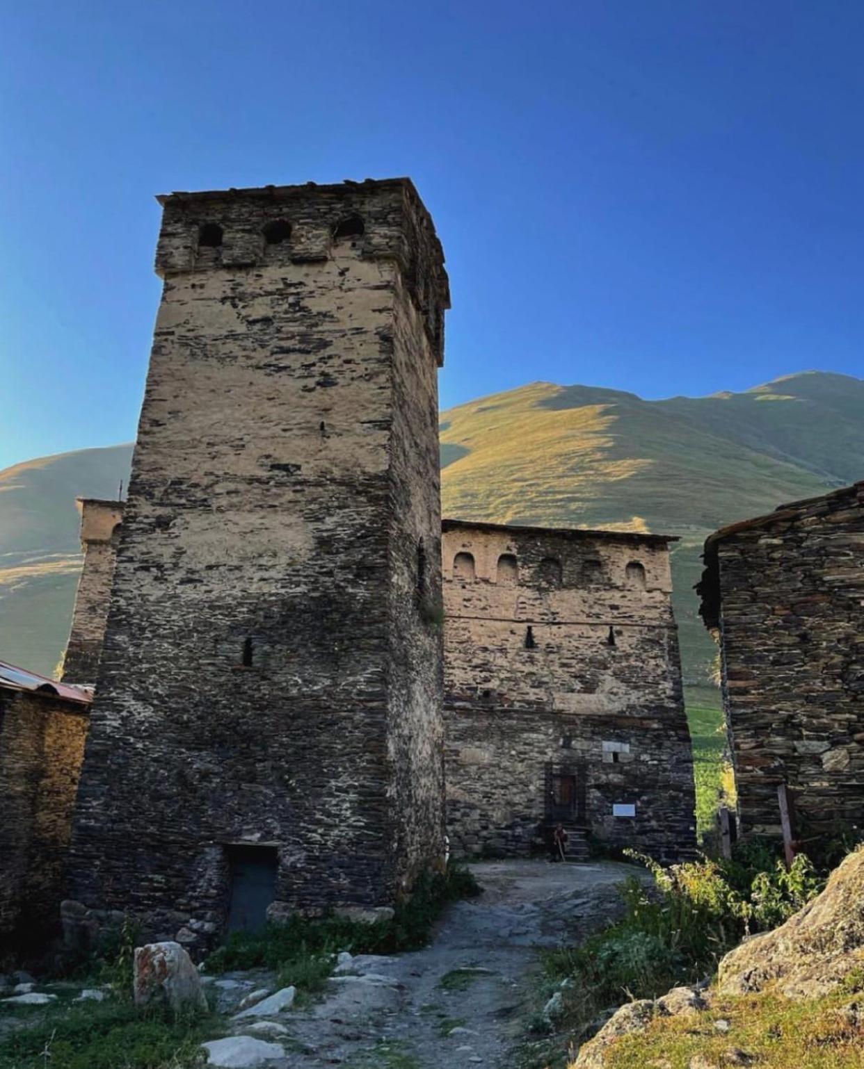 Old House Hotel Ushguli Exterior photo