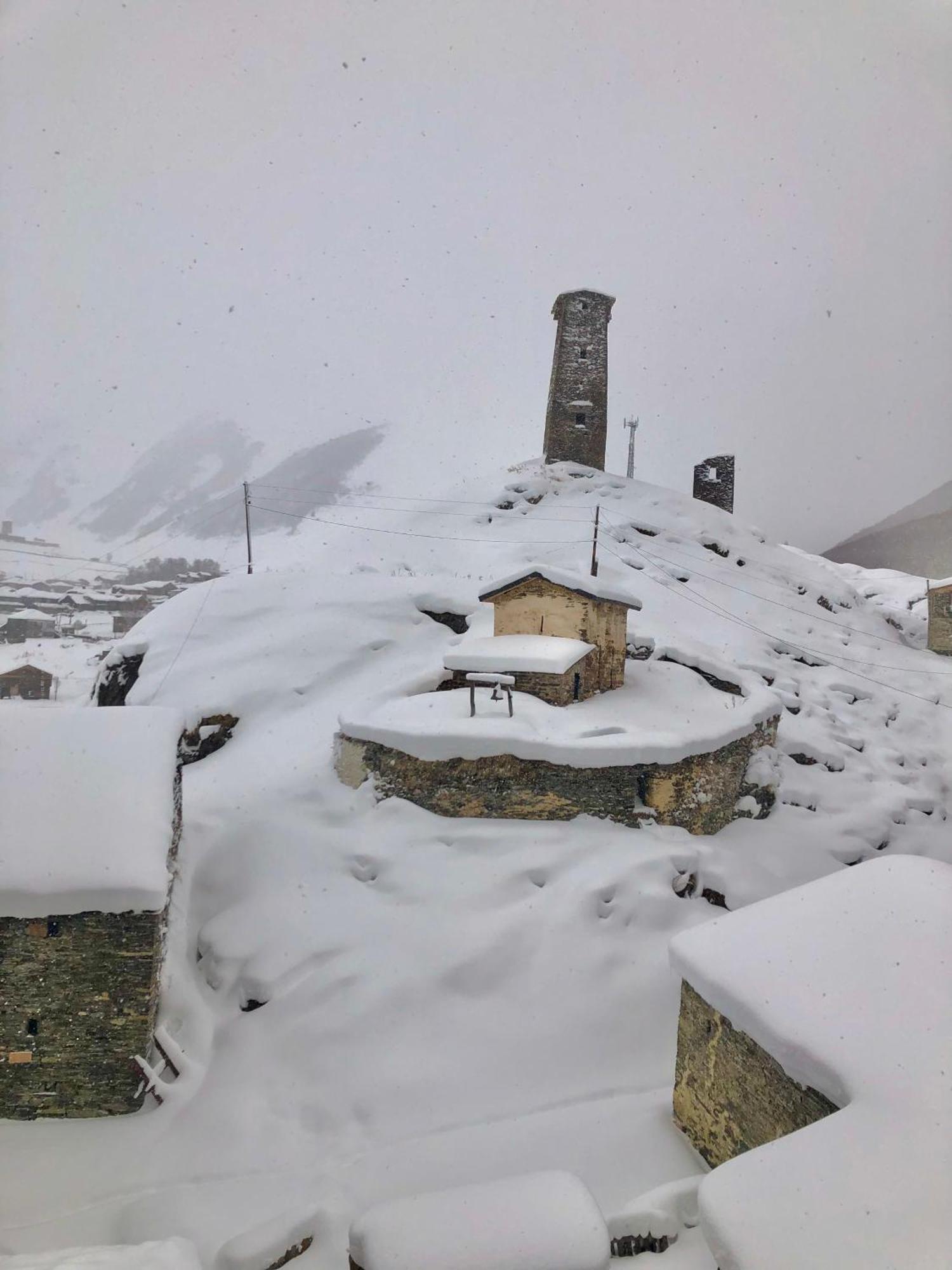 Old House Hotel Ushguli Exterior photo