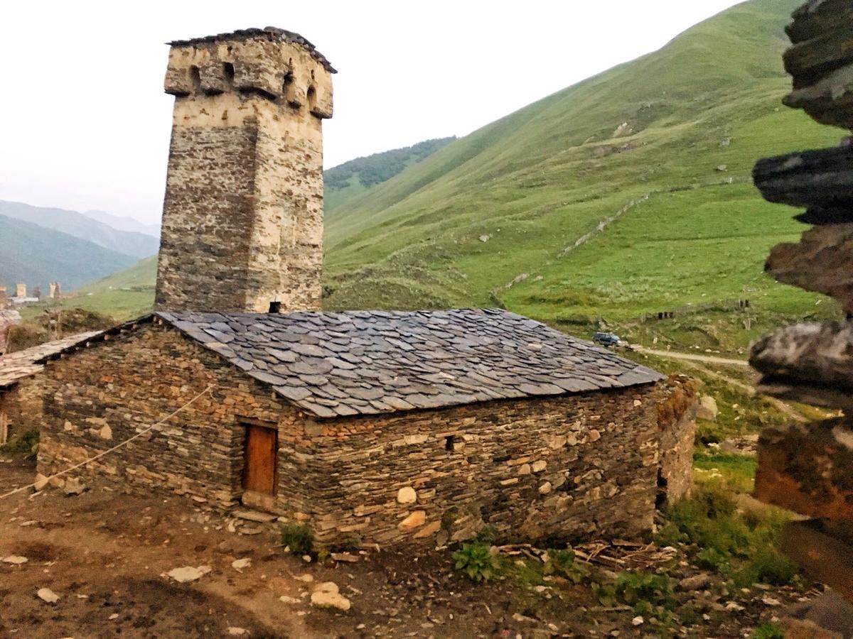 Old House Hotel Ushguli Exterior photo